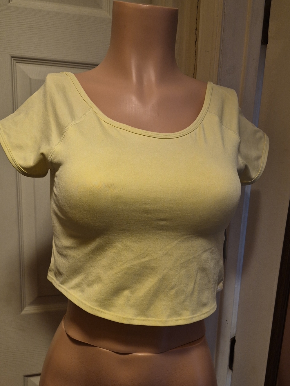 JoyLab Women's  Built In Shelf Bra Elfin Yellow Scoop Neck Crop Top Size L
